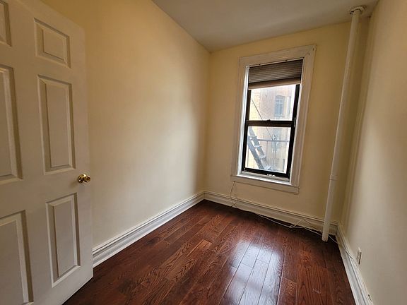 5th image of 217 E 82nd St APT 4c