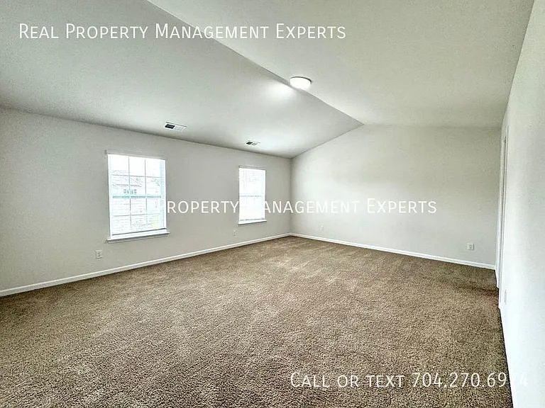 4025 Lampasas Ln — Photo 8