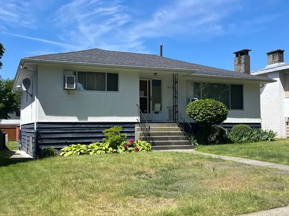 2750 Rosemont Dr, Vancouver, BC V5S 2C5