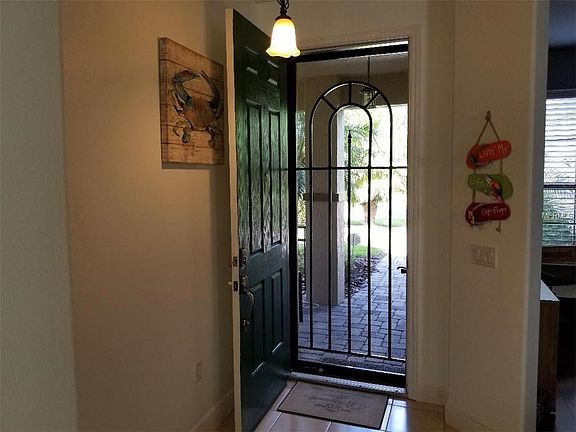 5th image of 532 Indian Wells Ave