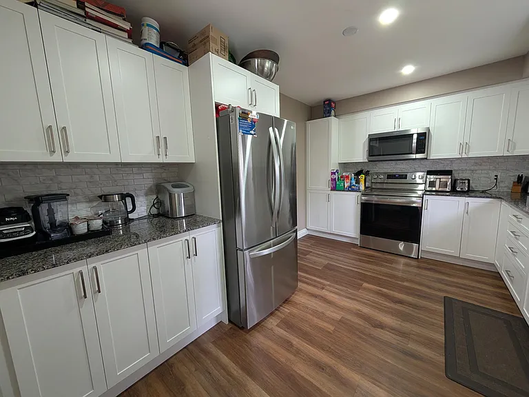697 Collins Bay Rd #HOUSE — Photo 4