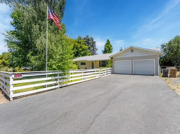 225 Glen Dr, Grants Pass, OR 97526