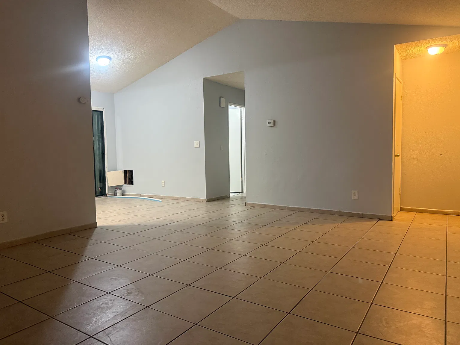 3 bed, 1200 sqft, $2,350 — Photo 3