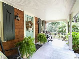 36 Harbor Rd, Saint James, NY 11780