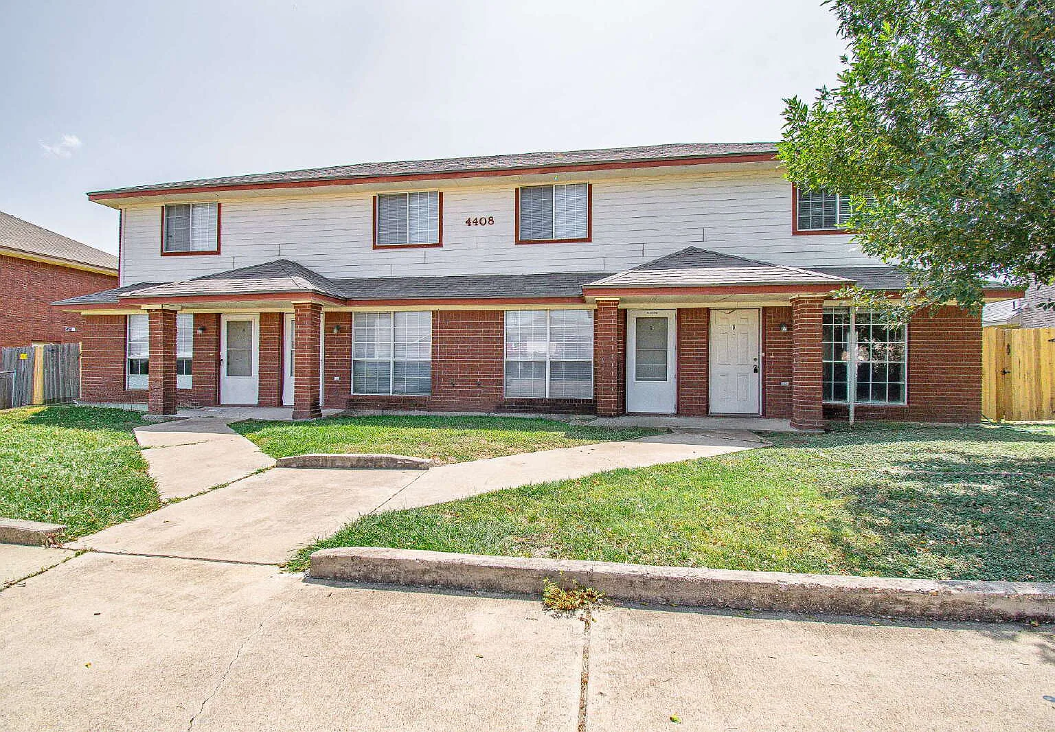 2 bed, 1.5 bath, 950 sqft, $700 — Photo 1