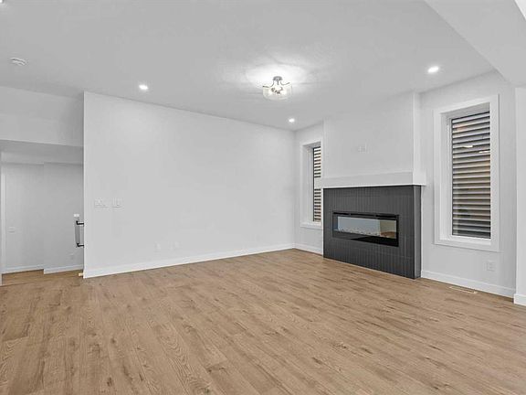 5th image of 214 W Sora Way SE