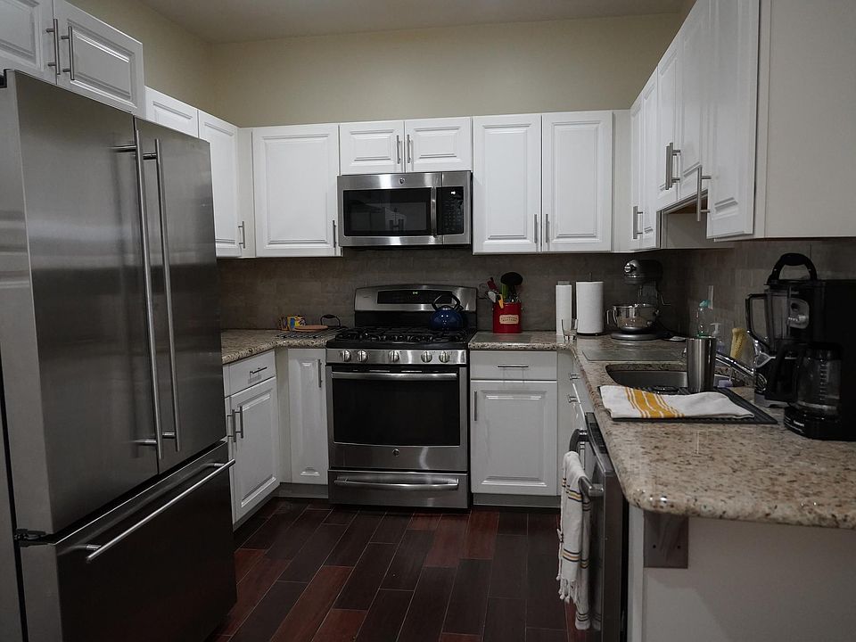 Kitchen - plates, cookware, utensils, etc. may be left for the tenant at their discretion