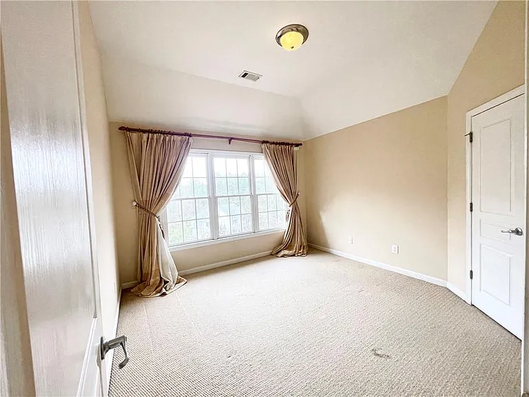 555 Vinings Springs Dr SE — Photo 41