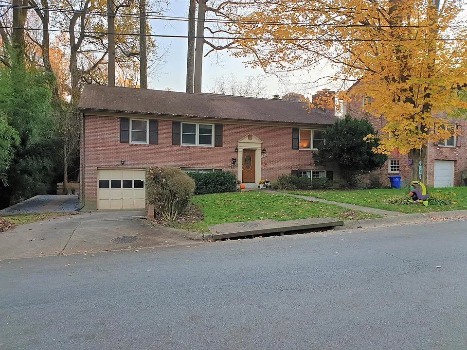 5208 Acacia Ave