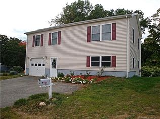 92 North St, Norwich, CT 06360