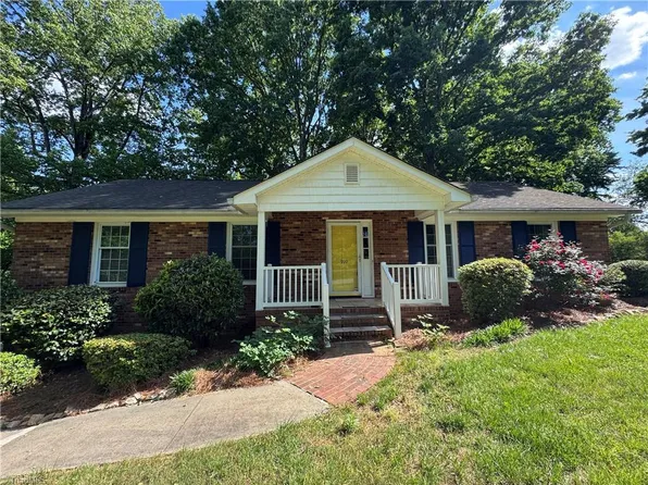 910 Forestglen Dr, Winston Salem, NC 27103