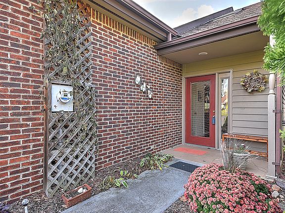 4th image of 273 Willowbend Pl #0