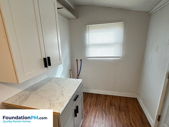 5th image of 2569 Henderson St