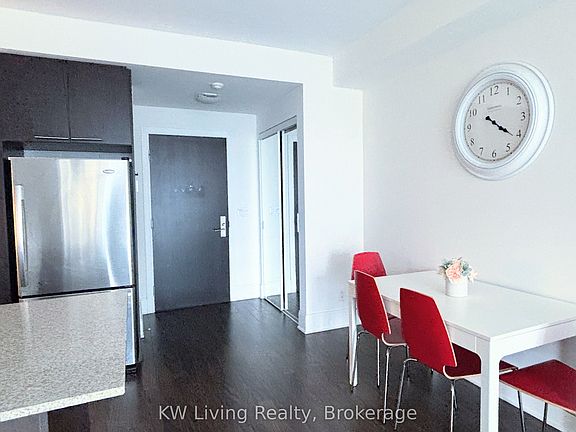 4th image of 70 Roehampton Ave Unit 1116