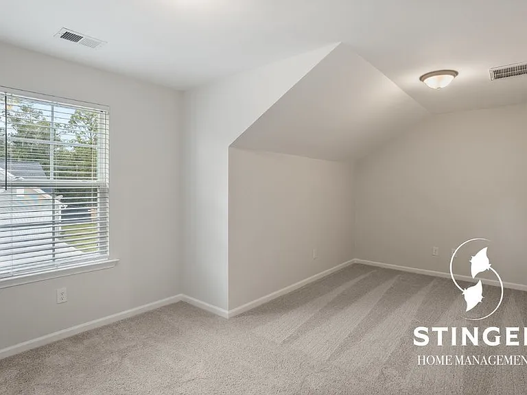 103 Grange Ln — Photo 31