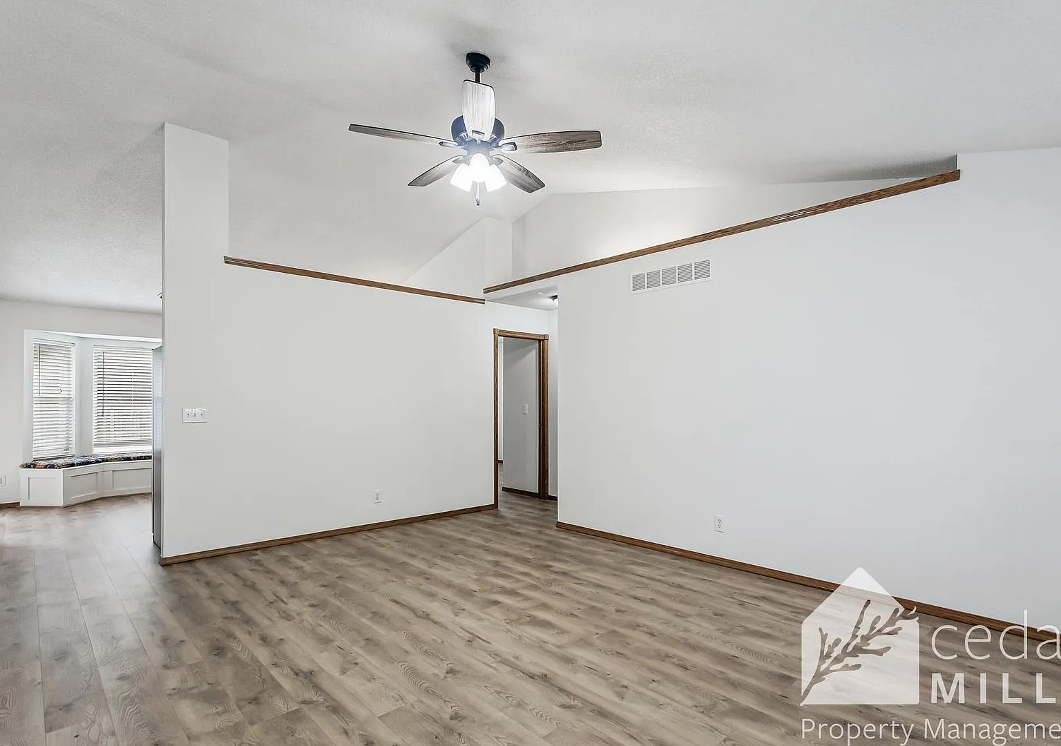 4 bedroom Home in Regency Lakes! — Photo 2