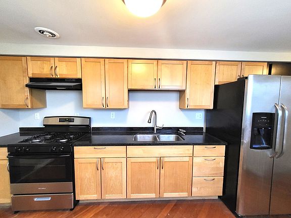 4th image of 706 Jackson Ave