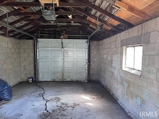 3 bed, 1.0 bath, 812 sqft, $950 — Photo 3
