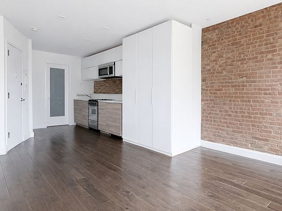 4th image of 86 Clinton St APT 13