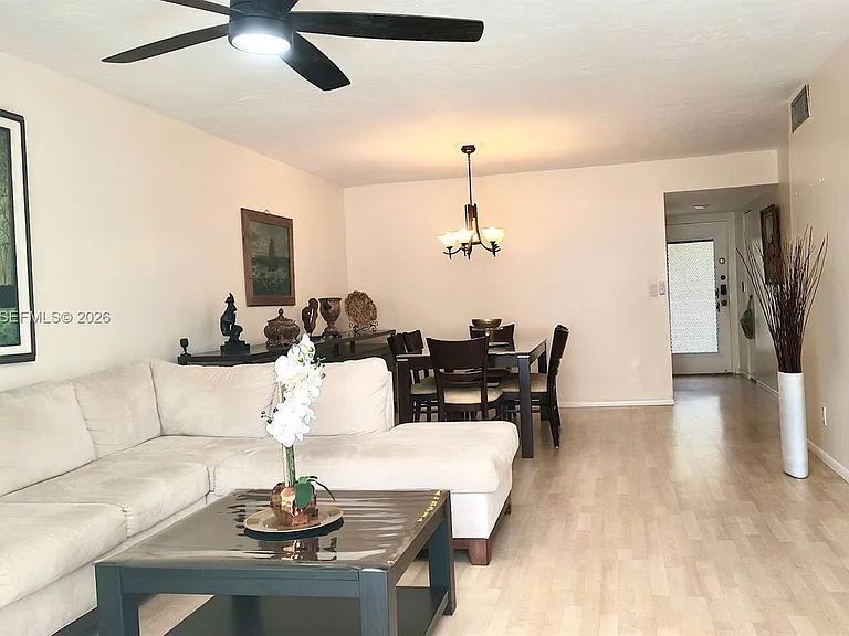 2841 Somerset Dr #215 — Photo 7