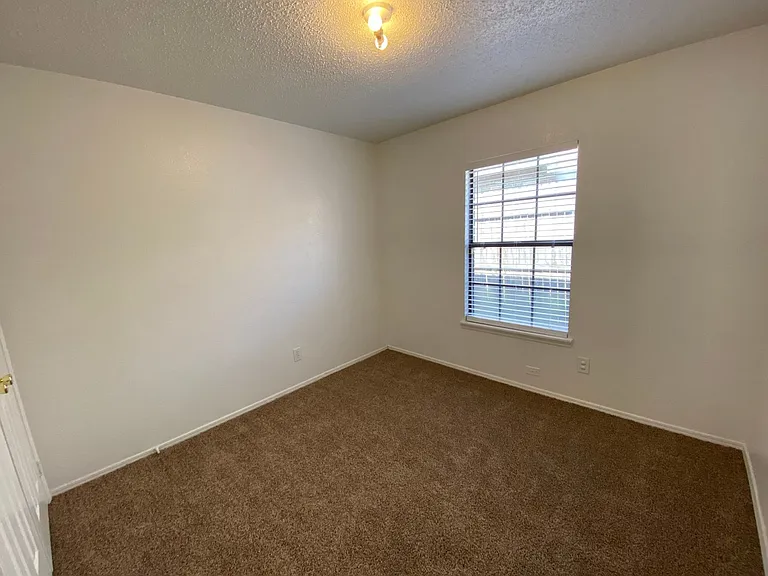 7904 Steppington Dr — Photo 10