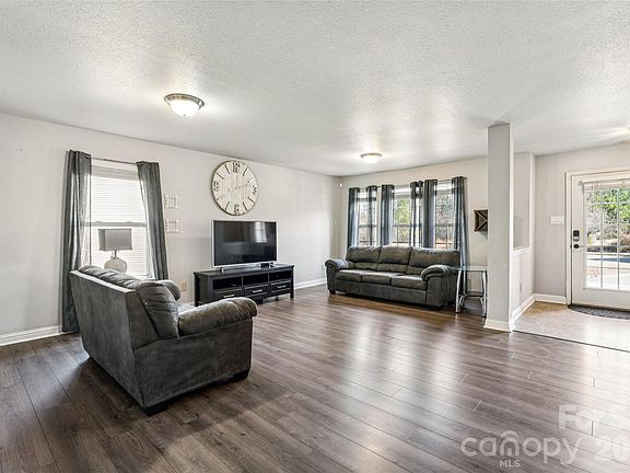 3rd image of 205 Edzell Dr