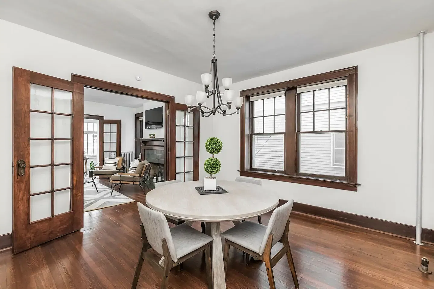 3 bed, 1.5 bath, 2200 sqft, $1,600 — Photo 3
