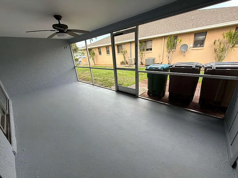 702 SE 47th St #2 — Photo 32