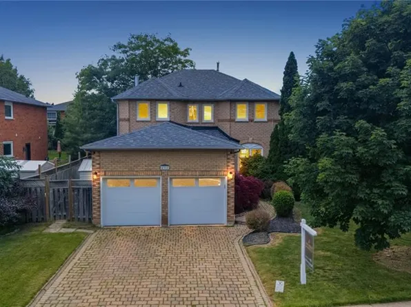 4315 Credit Pointe Dr, Mississauga, ON L5M 3J8