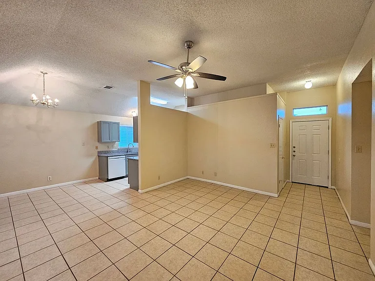 2606 Remington Dr — Photo 4