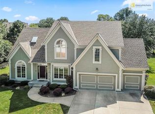 616 SW Forestpark Ln, Lees Summit, MO 64081