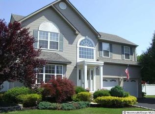 5 Vail Dr, Matawan, NJ 07747