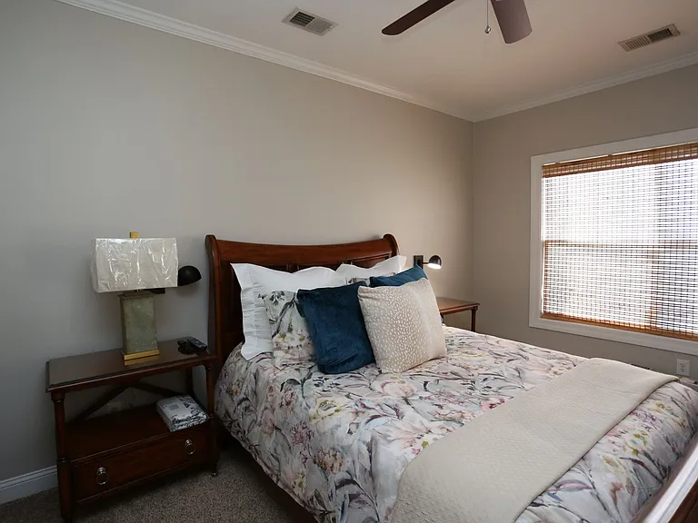 219 Lake View Dr — Photo 13