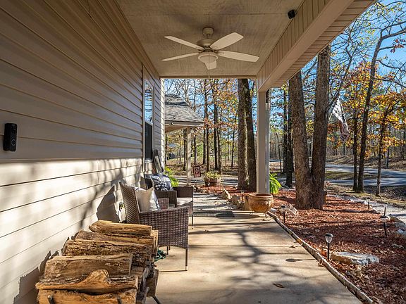 3rd image of 300 Razorback Dr