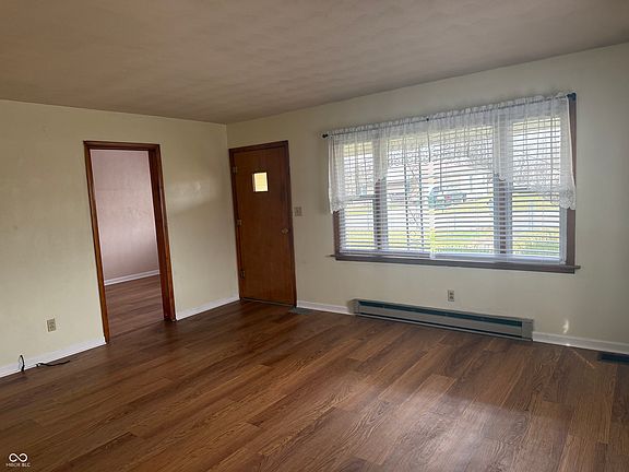 4th image of 205 E 4th St