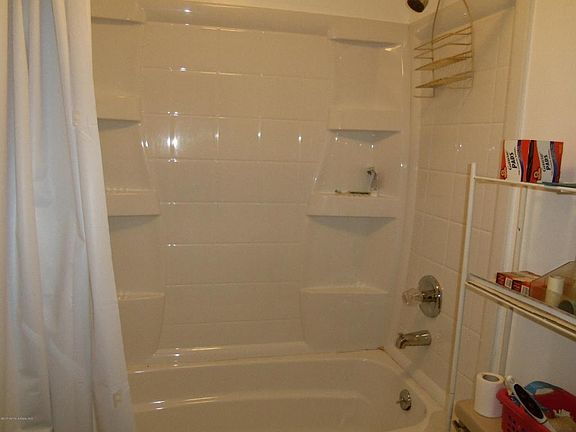 5th image of 475C Thornbury Ct