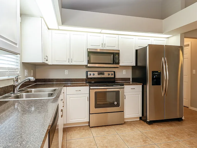 800 SW 8th Pl — Photo 6