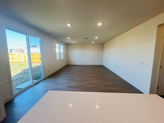 4th image of 16439 Bandon Ln