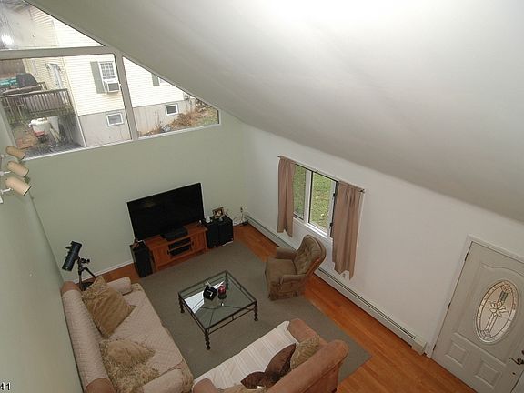 3rd image of 5 Cedar Knoll Way