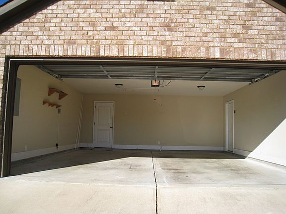 3rd image of 14 Hickory Heights Dr