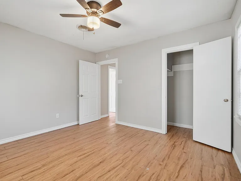 2034 Collins Ave — Photo 14