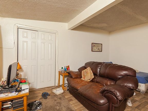 4th image of 4025 45th St