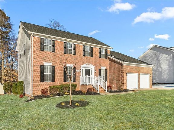 3rd image of 4221 Clovelly Dr