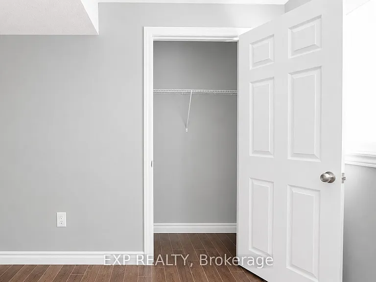 304 Lemon Grass Cres #LOWER — Photo 8
