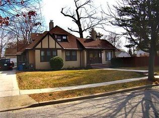 30 Grove St, Baldwin, NY 11510