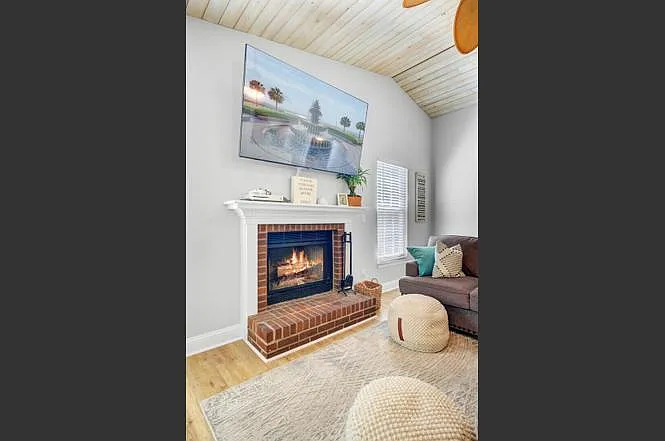 2076 Presidio Dr — Photo 24