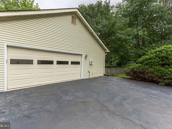 3rd image of 3508 Smithville Dr