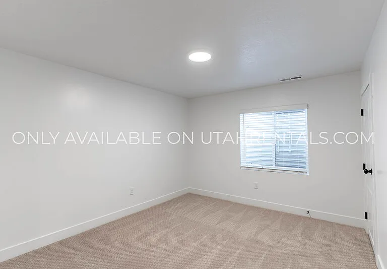 76 S Moonlit Rd — Photo 24