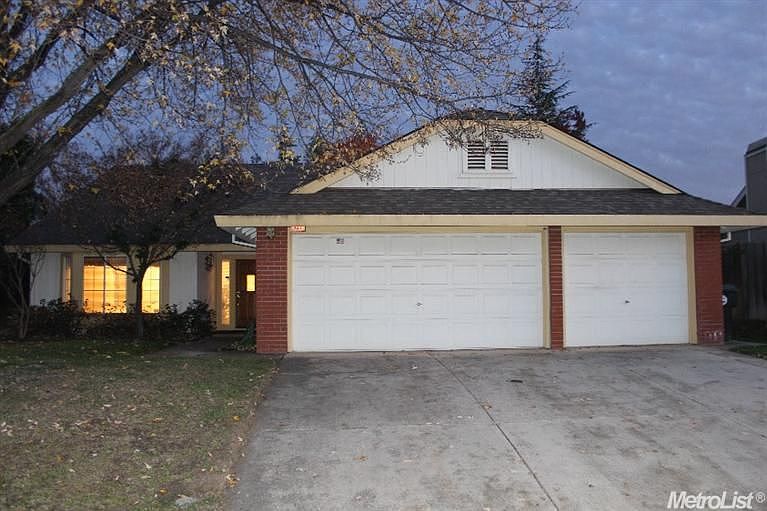 1st image of 827 Willow Creek Dr