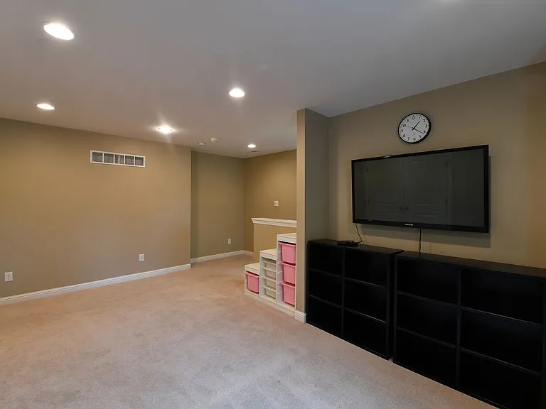 106 Manlyn Dr — Photo 38